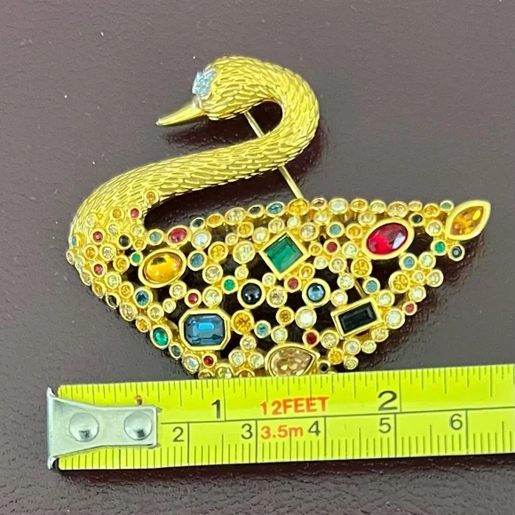 Elegant Swarovski Gold-tone Swan Brooch with Multicolor Gemstones - Picture 4 of 7